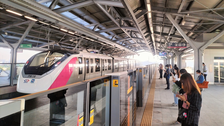 สถานีรถไฟฟ้าสายสีชมพู.jpg