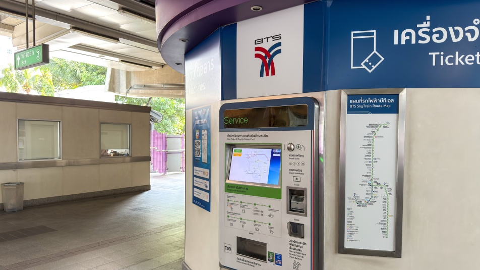 เครื่องจ่ายตั๋วโดยสารรถไฟฟ้า_BTS.jpg
